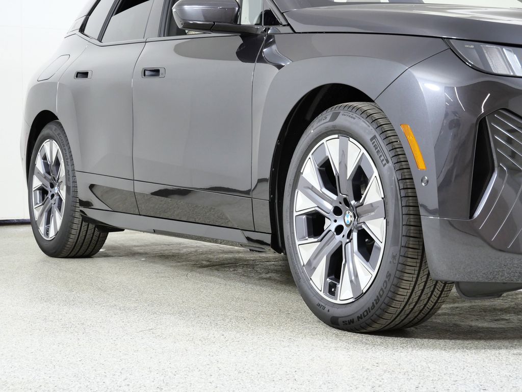 Thumbnail: 2026 BMW iX - 6