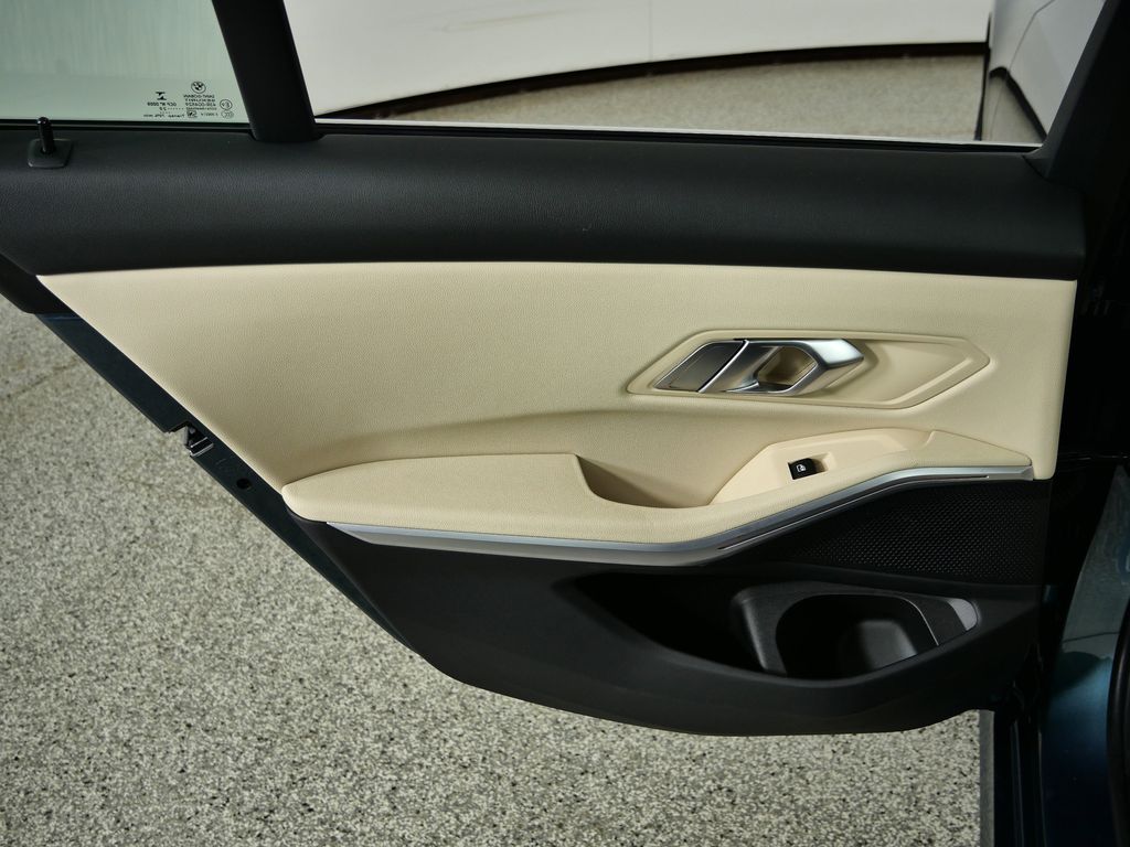 Thumbnail: 2020 BMW 3 Series - 29