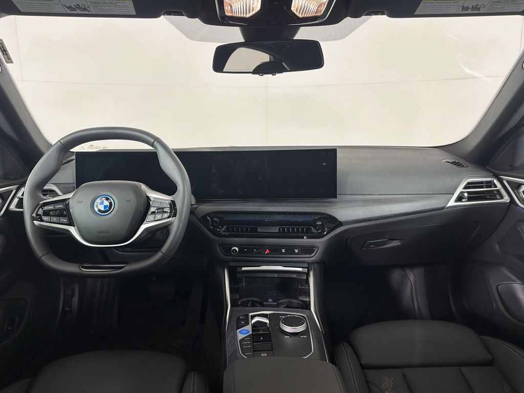 Thumbnail: 2025 BMW i4 - 9