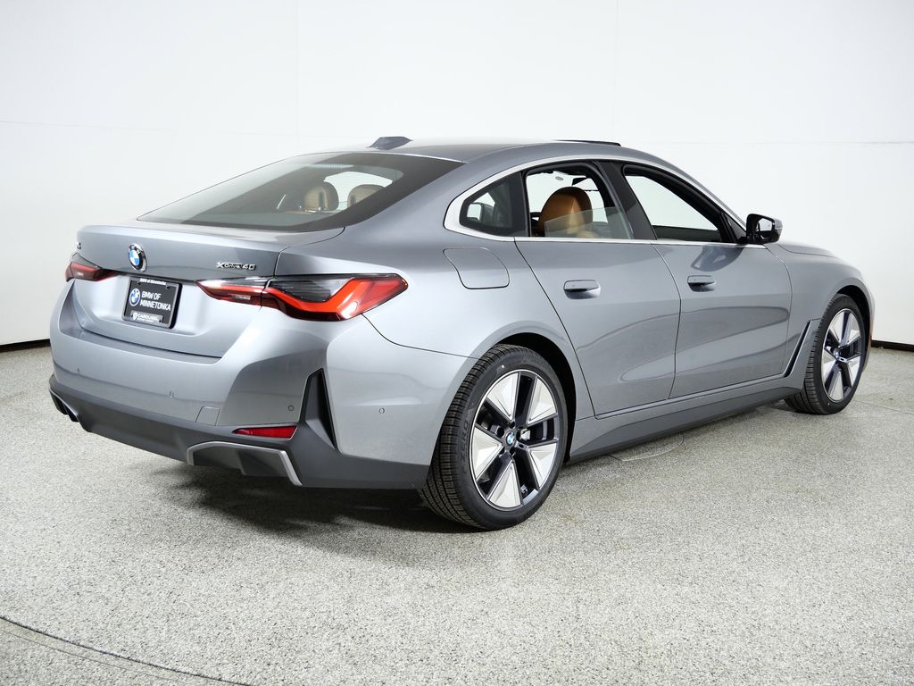 Thumbnail: 2026 BMW i4 - 9