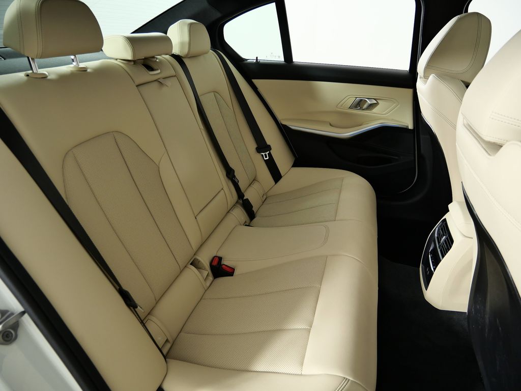 Thumbnail: 2025 BMW 3 Series - 31