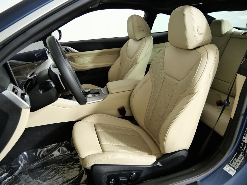 Thumbnail: 2025 BMW 4 Series - 36