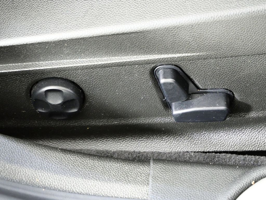 Thumbnail: 2017 Alfa Romeo Giulia - 23