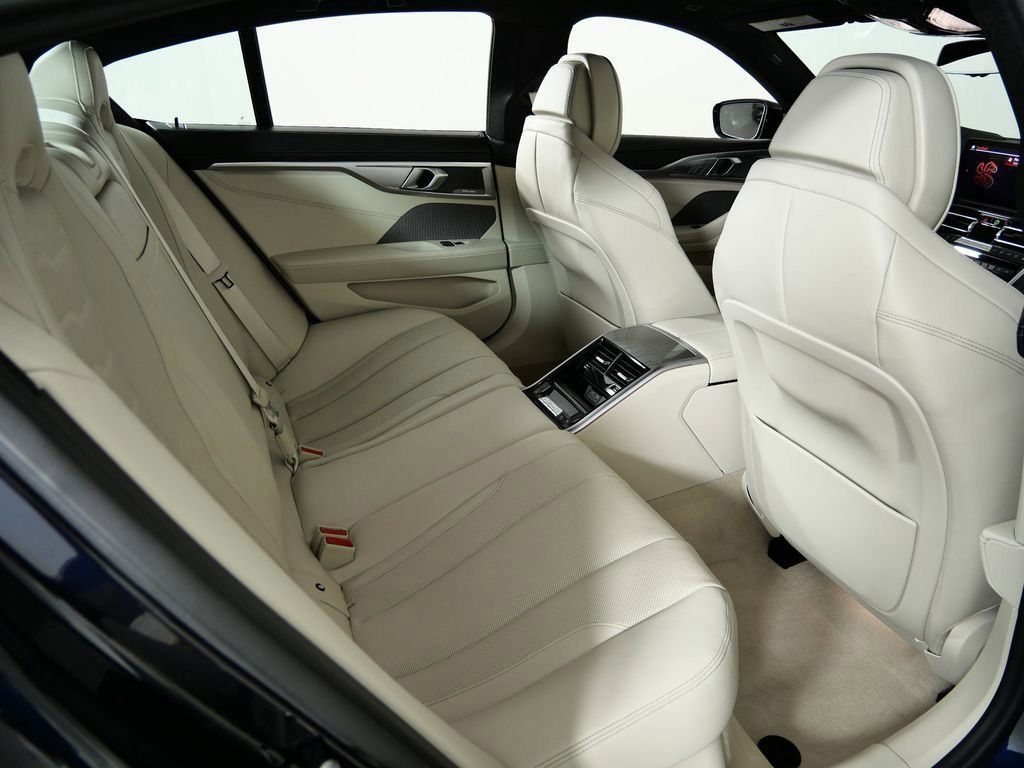 Thumbnail: 2026 BMW 8 Series - 26