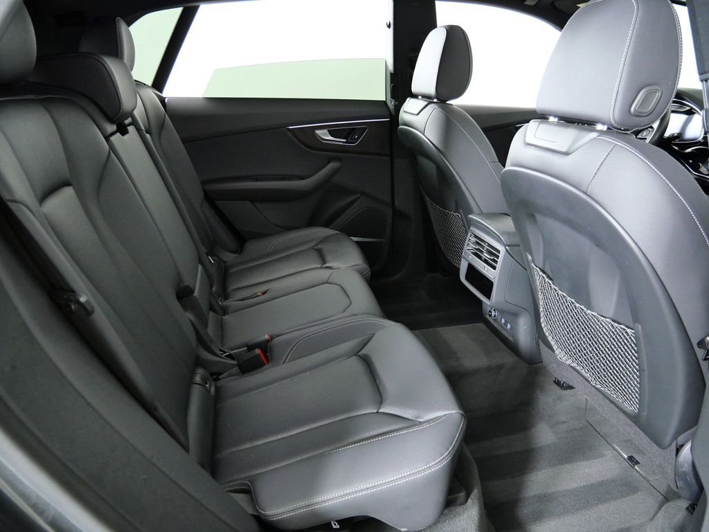 Thumbnail: 2020 Audi Q8 - 27