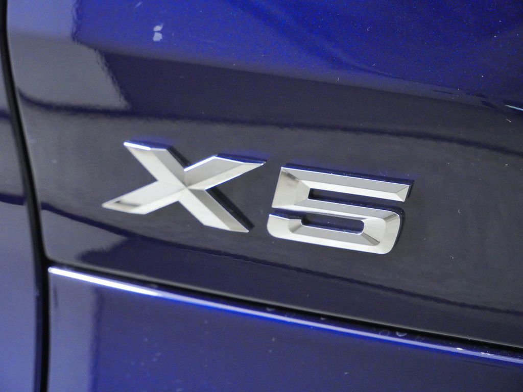 Thumbnail: 2026 BMW X5 - 13