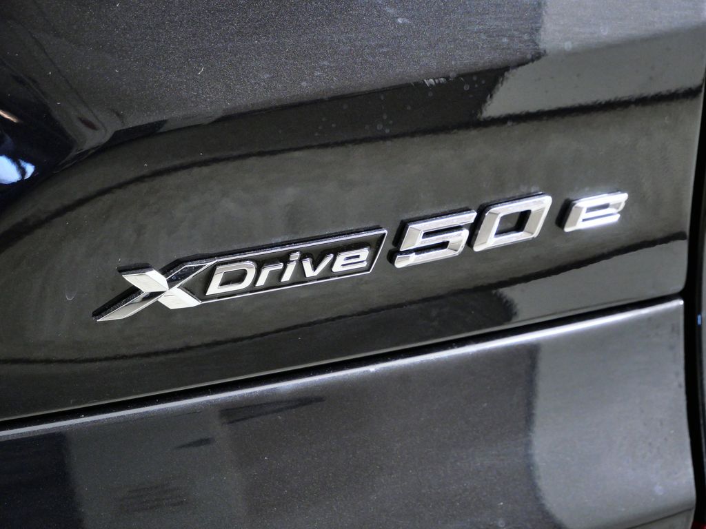 Thumbnail: 2026 BMW X5 - 12