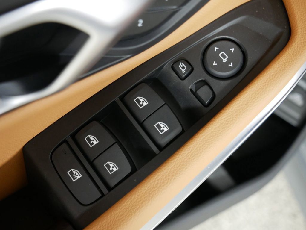 Thumbnail: 2025 BMW 3 Series - 34