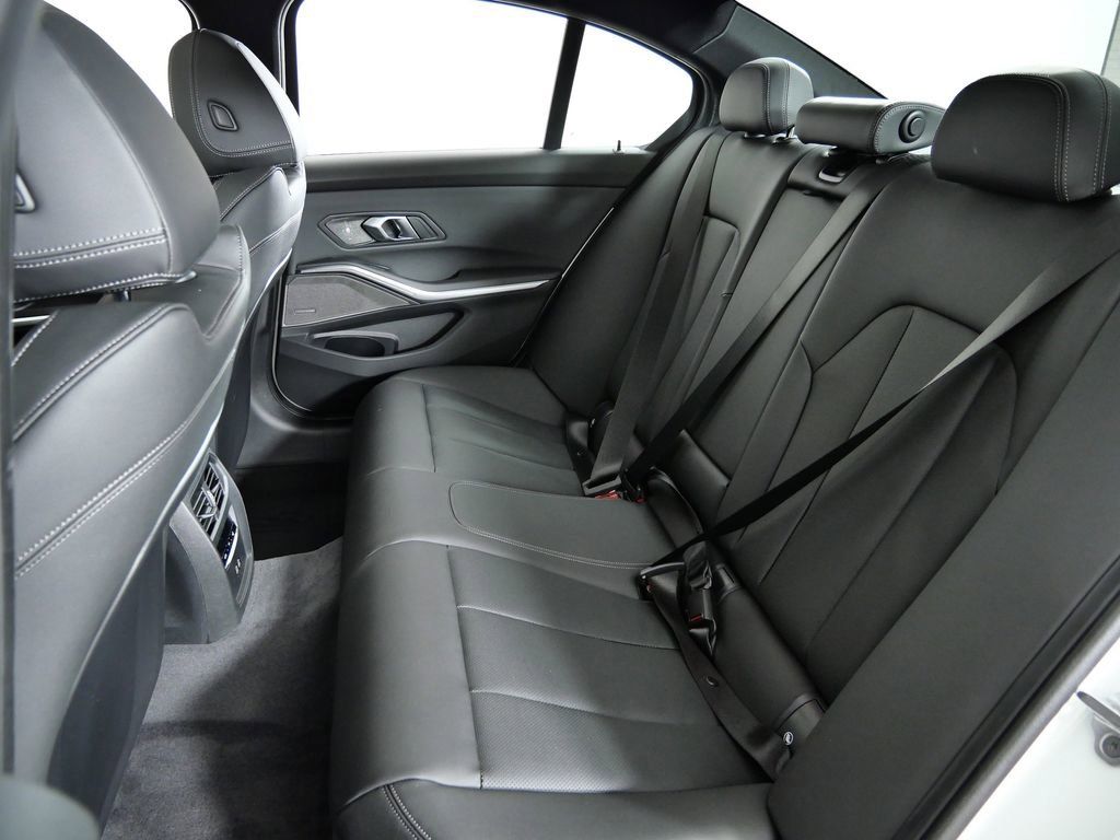 Thumbnail: 2026 BMW 3 Series - 33