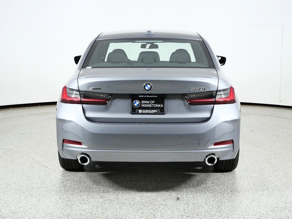 Thumbnail: 2026 BMW 3 Series - 10