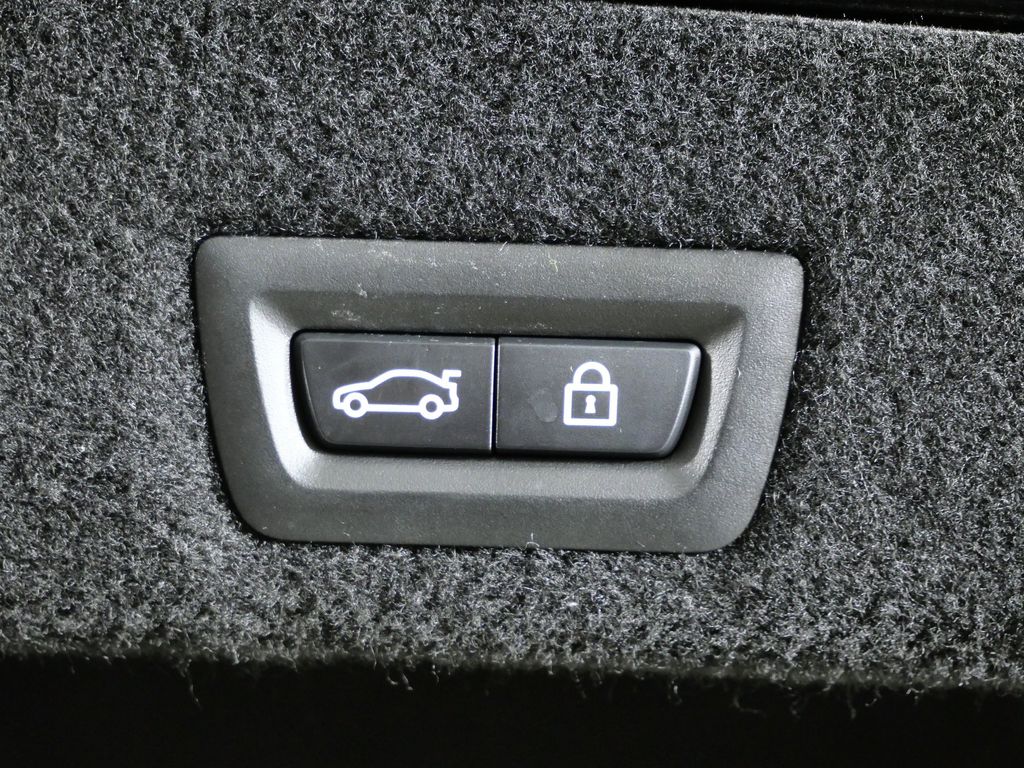 Thumbnail: 2016 BMW 7 Series - 29