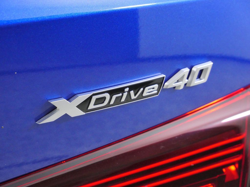 Thumbnail: 2026 BMW i4 - 12