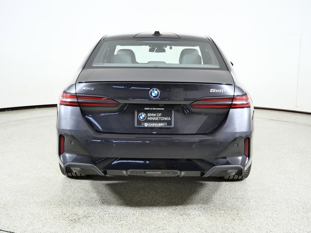 Thumbnail: 2026 BMW 5 Series - 10