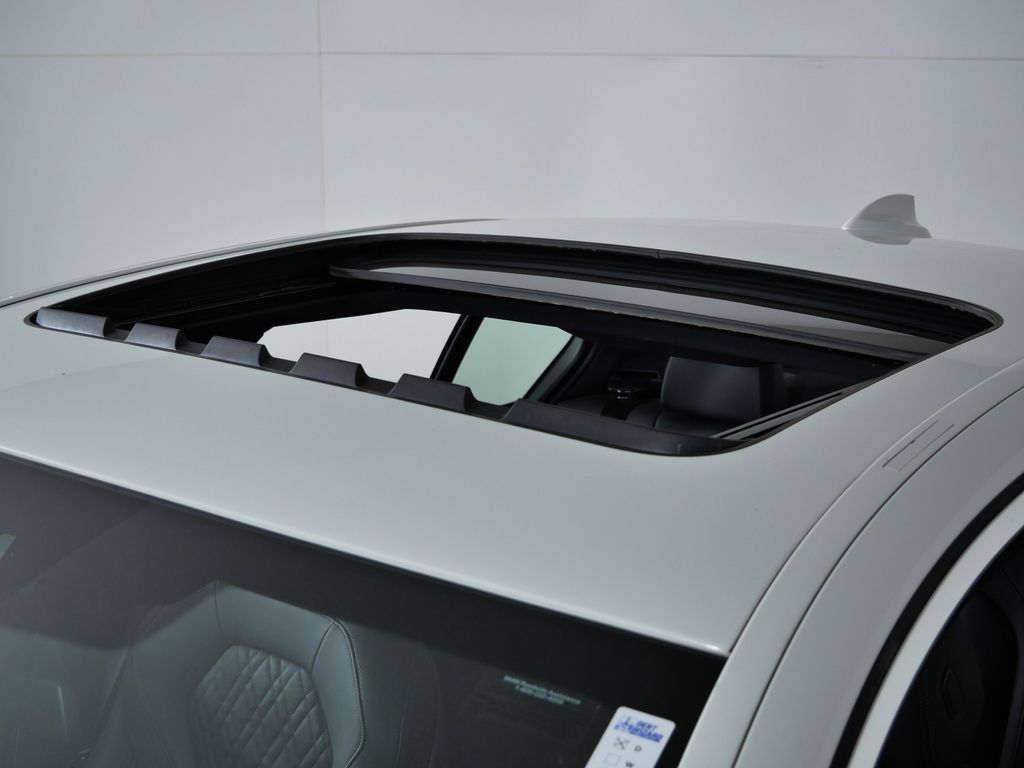 Thumbnail: 2022 BMW 5 Series - 18