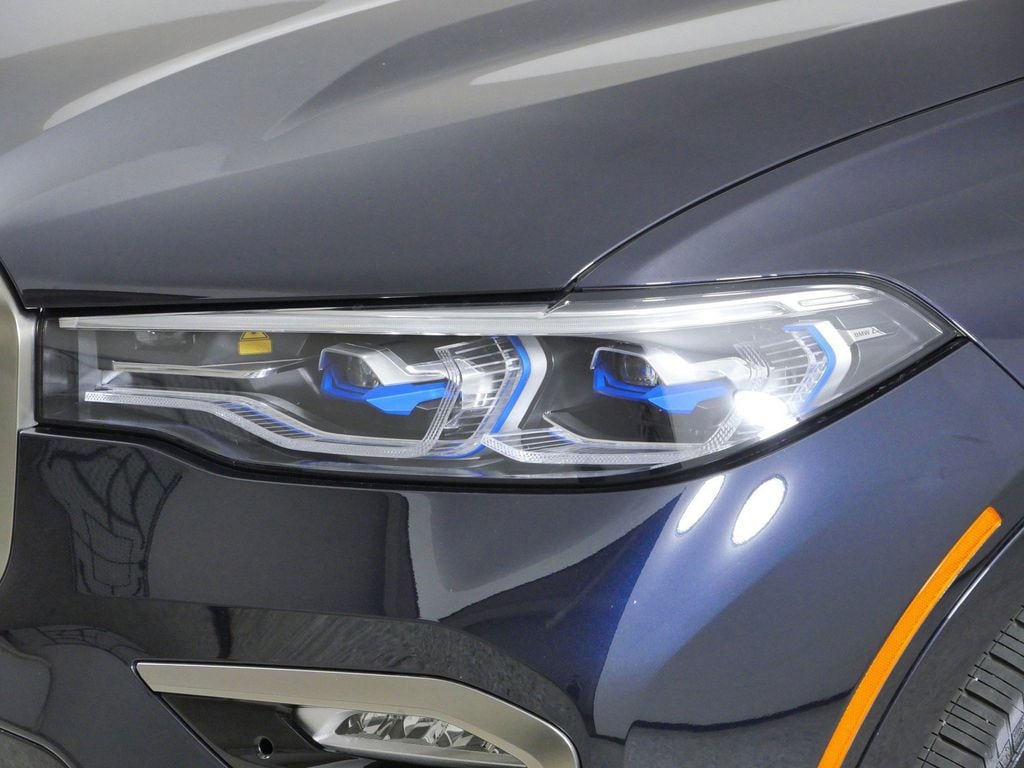 Thumbnail: 2021 BMW X7 - 3