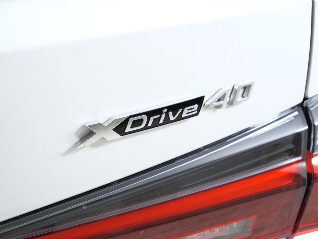 Thumbnail: 2025 BMW i4 - 12