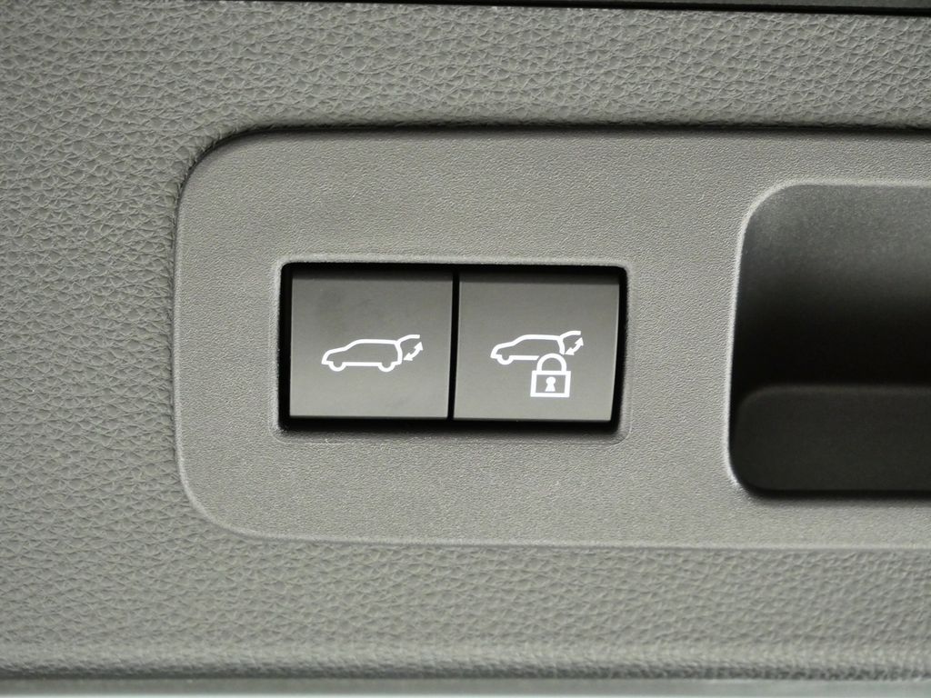 Thumbnail: 2025 Lexus LX - 28