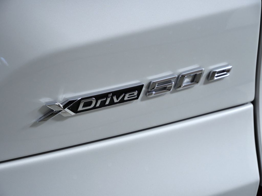 Thumbnail: 2026 BMW X5 - 12