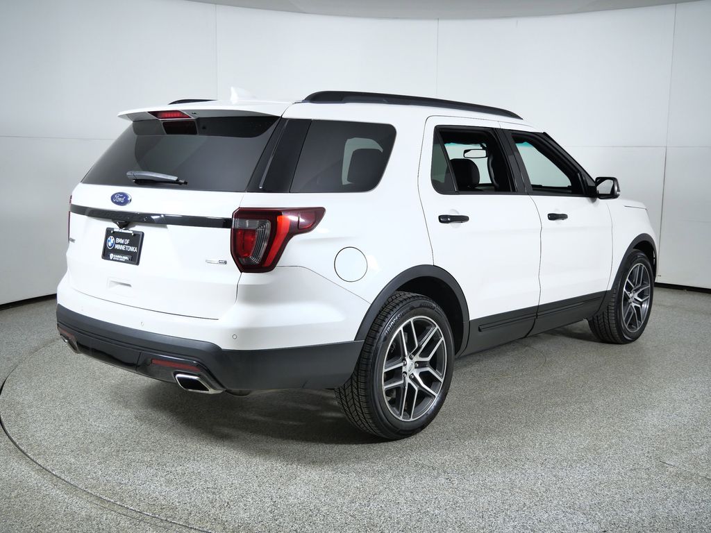 Thumbnail: 2016 Ford Explorer - 10