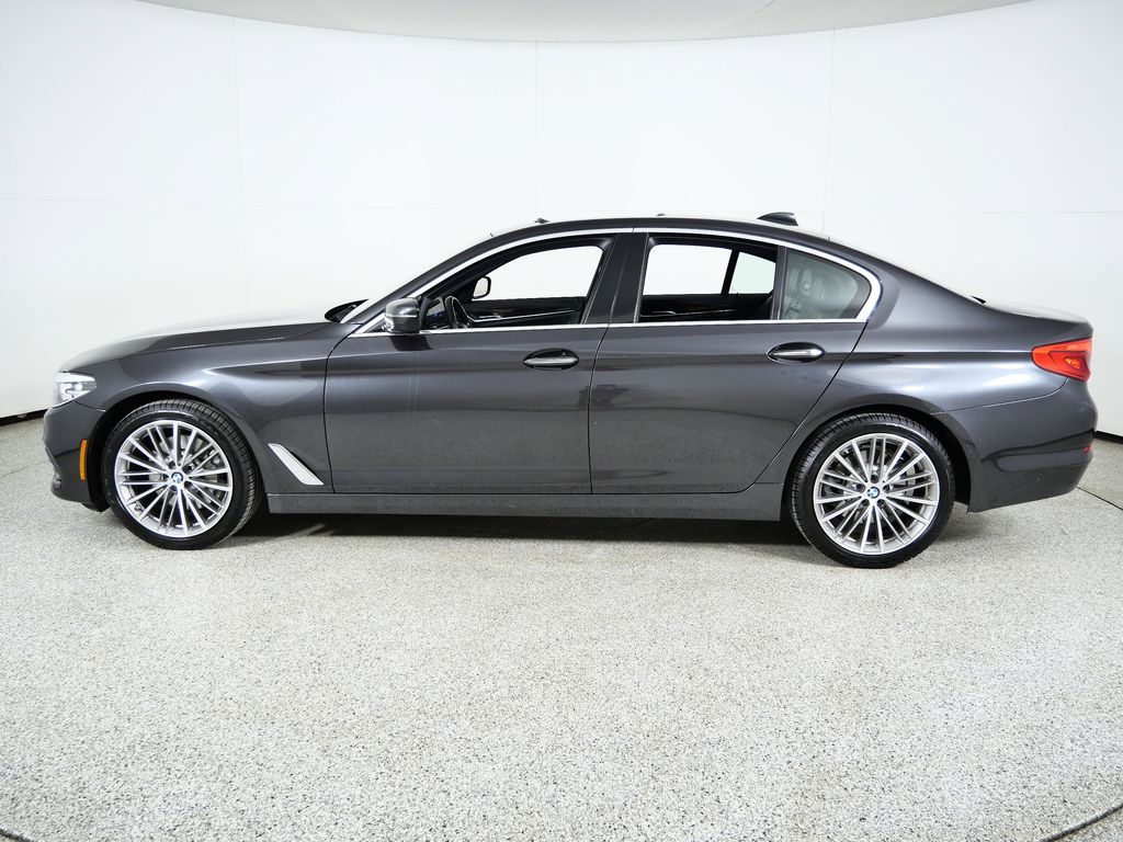 Thumbnail: 2018 BMW 5 Series - 16