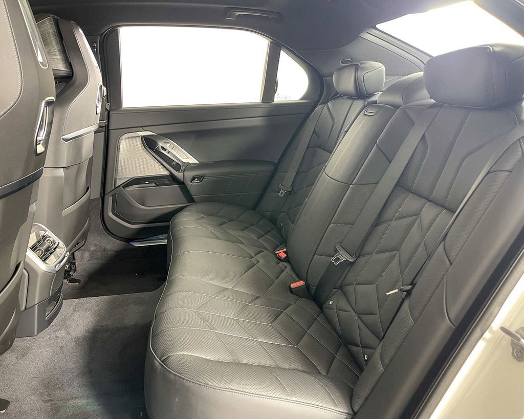 Thumbnail: 2025 BMW 7 Series - 31