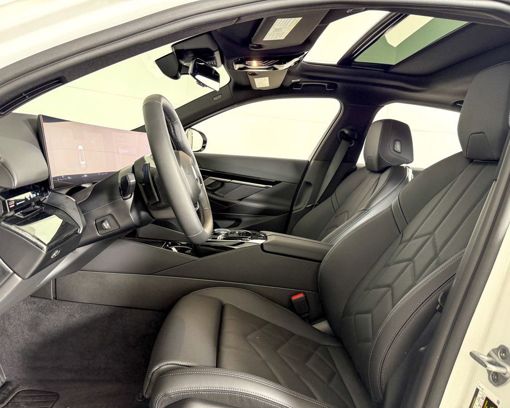 Thumbnail: 2025 BMW 5 Series - 34