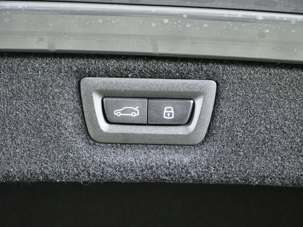 Thumbnail: 2025 BMW M8 - 27