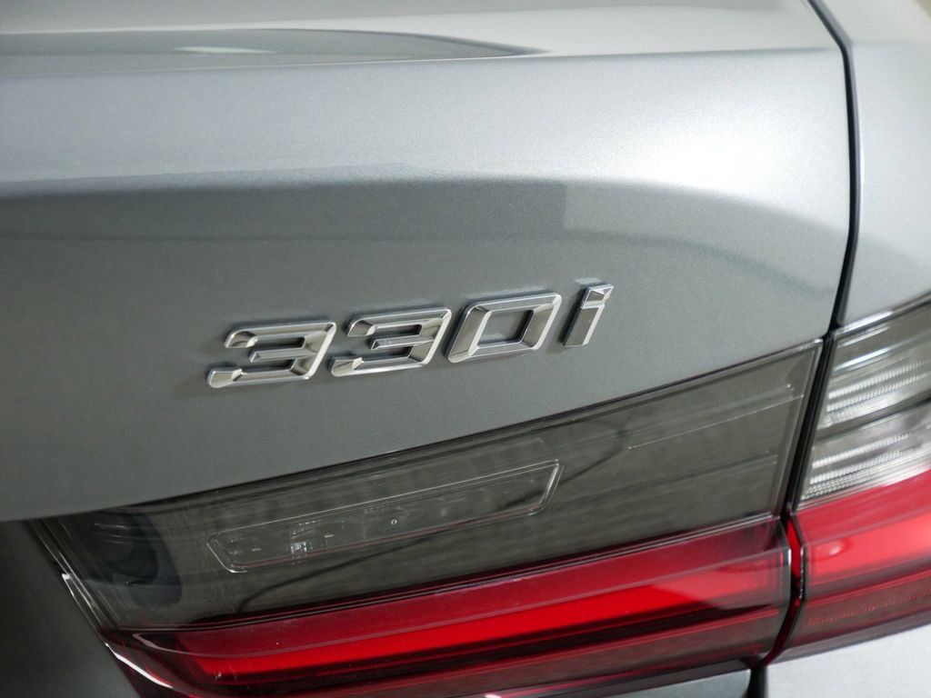 Thumbnail: 2025 BMW 3 Series - 13