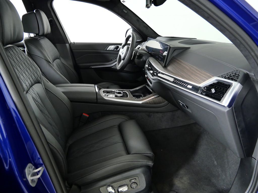 Thumbnail: 2026 BMW X7 - 20