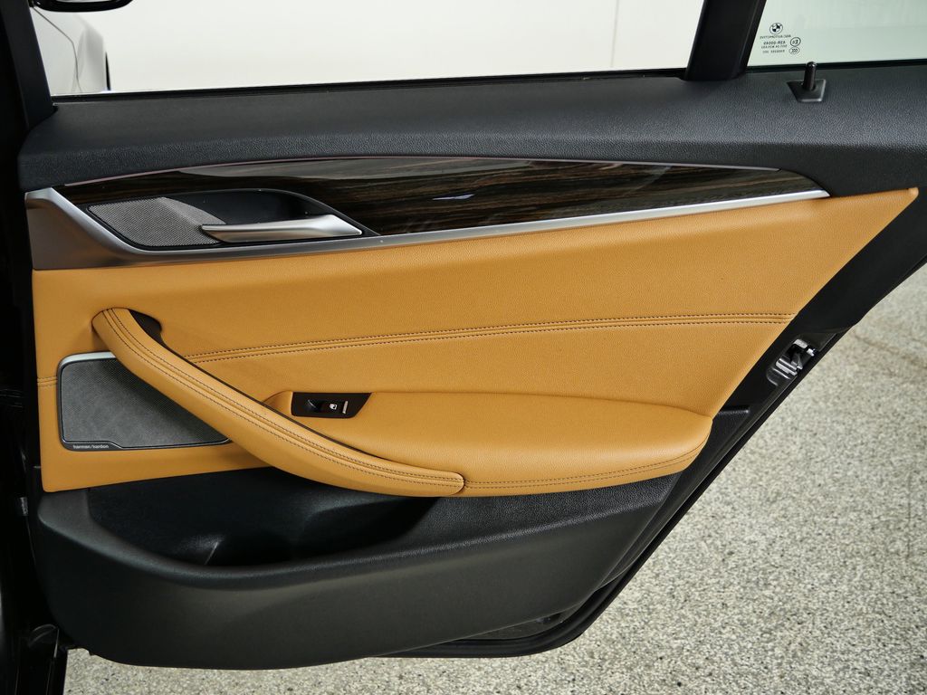 Thumbnail: 2021 BMW 5 Series - 25