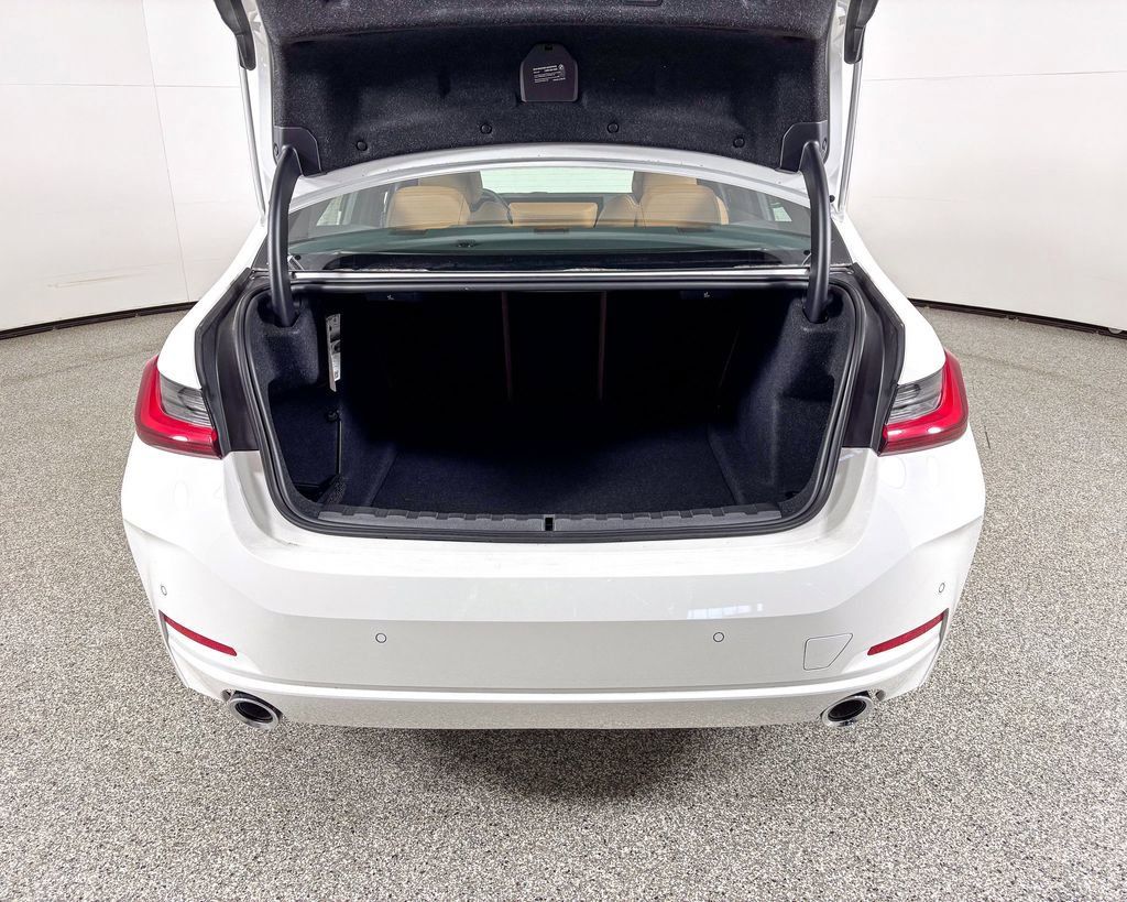 Thumbnail: 2025 BMW 3 Series - 18