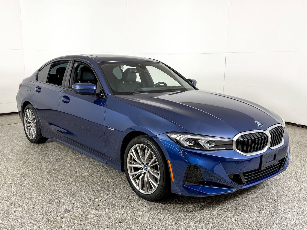 Thumbnail: 2023 BMW 3 Series - 4