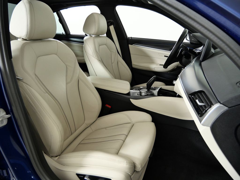 Thumbnail: 2023 BMW 5 Series - 26