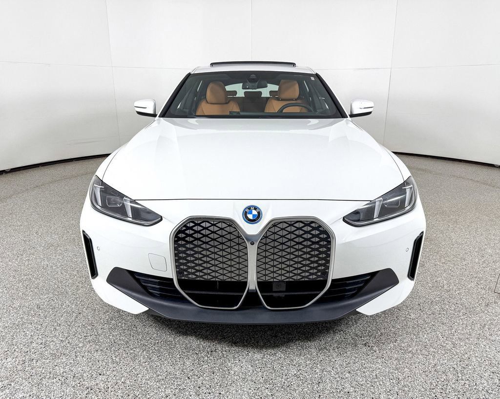 Thumbnail: 2025 BMW i4 - 8