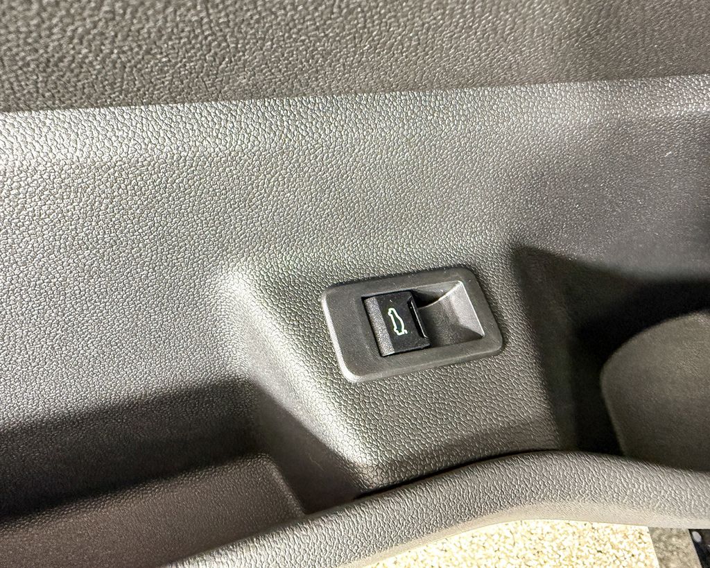 2025 BMW iX xDrive50 32