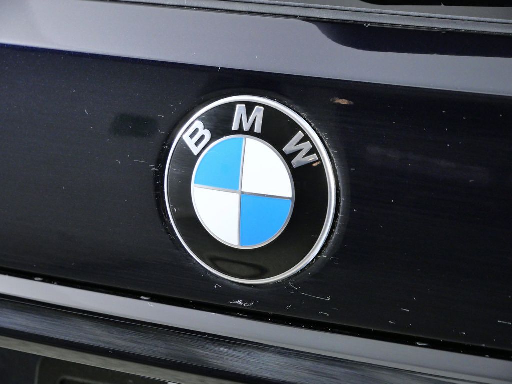 Thumbnail: 2026 BMW X7 - 11