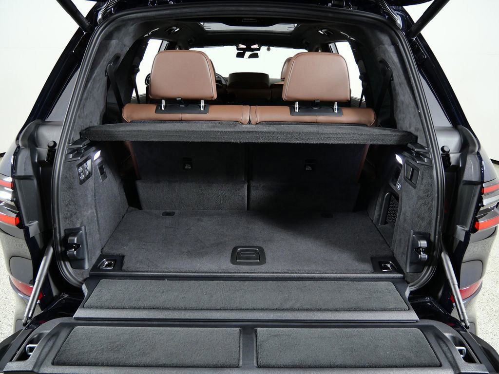 Thumbnail: 2026 BMW X7 - 31