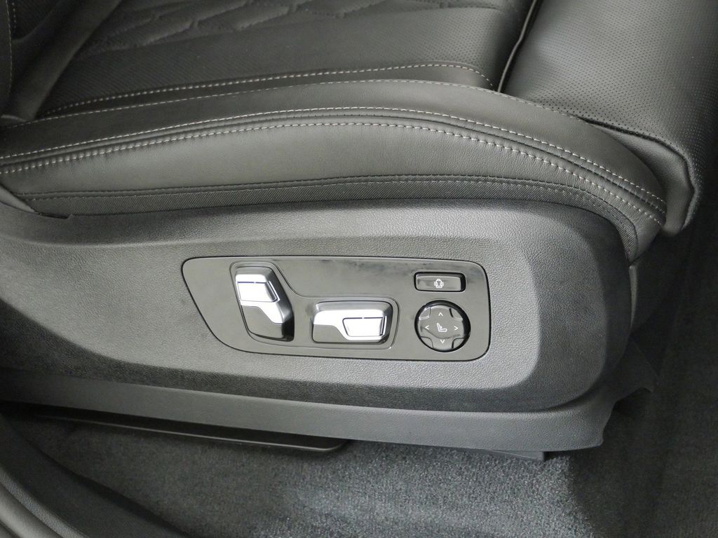 Thumbnail: 2026 BMW X5 - 22