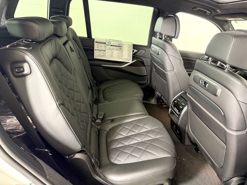 Thumbnail: 2026 BMW X7 - 29