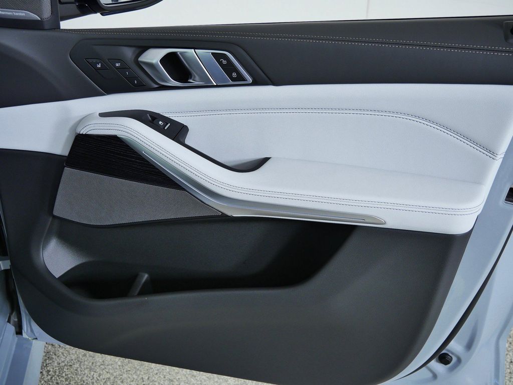 Thumbnail: 2026 BMW X5 - 21