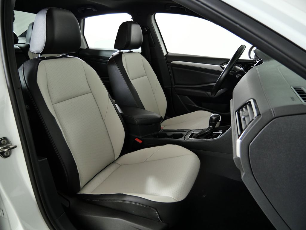 Thumbnail: 2019 Volkswagen Jetta - 21