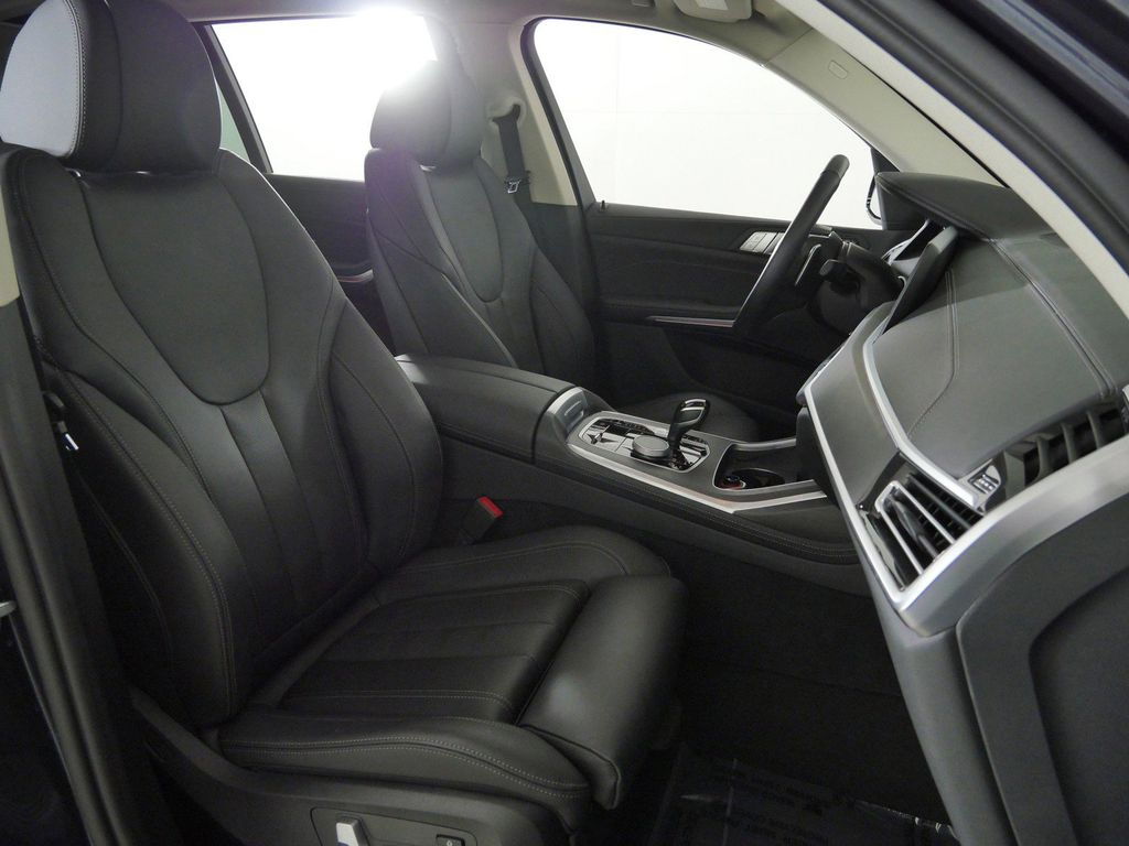 Thumbnail: 2022 BMW X7 - 26