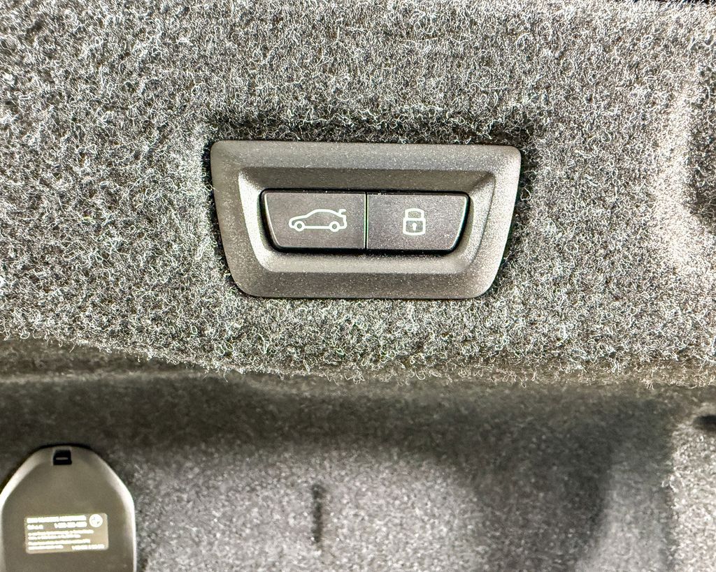 2025 BMW 5 Series 530i xDrive 18