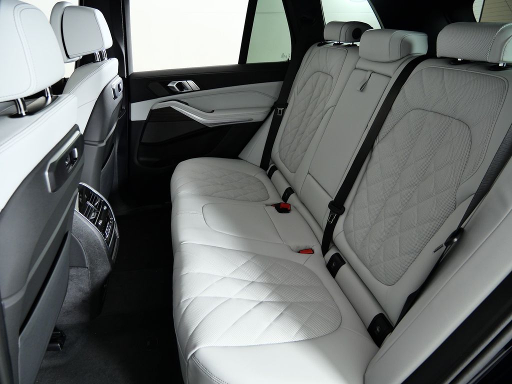 Thumbnail: 2026 BMW X5 - 33