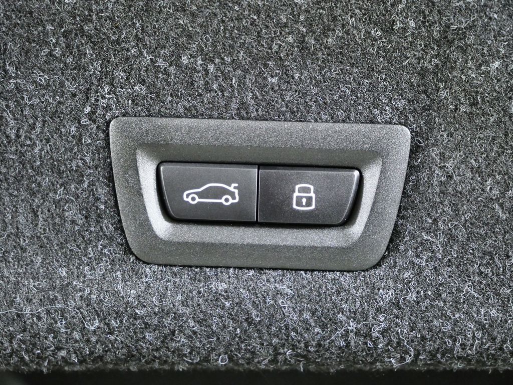 Thumbnail: 2026 BMW 3 Series - 28