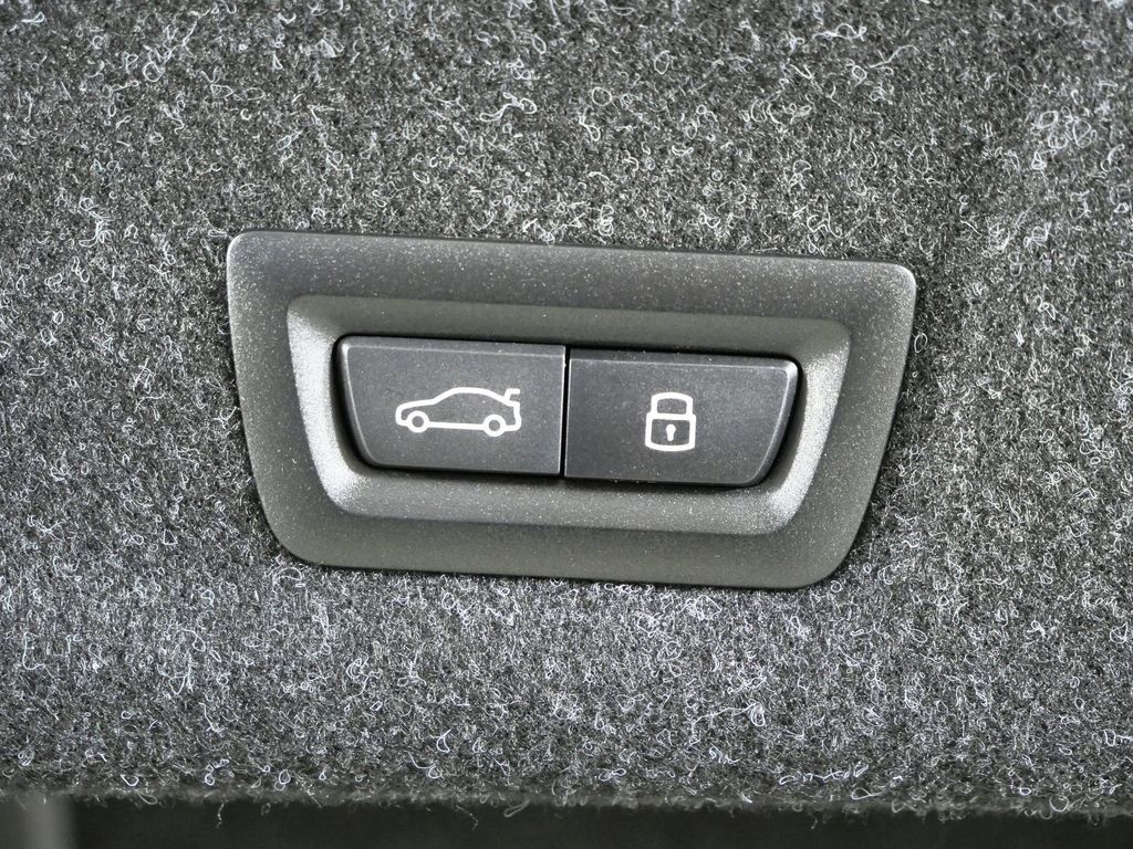 Thumbnail: 2026 BMW 3 Series - 30