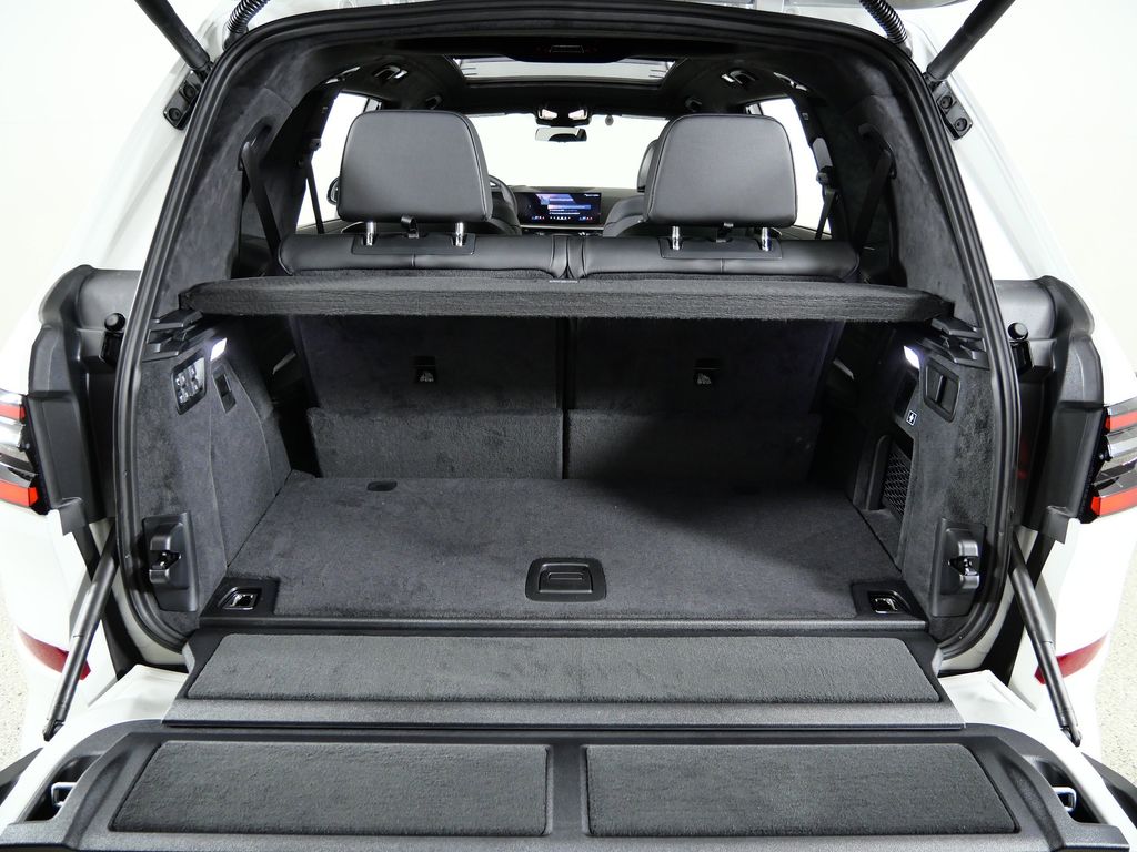 Thumbnail: 2026 BMW X7 - 30