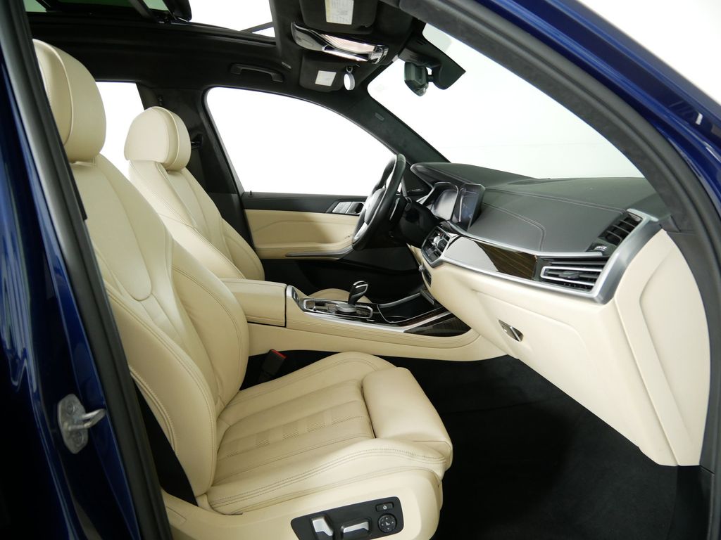 Thumbnail: 2021 BMW X7 - 21