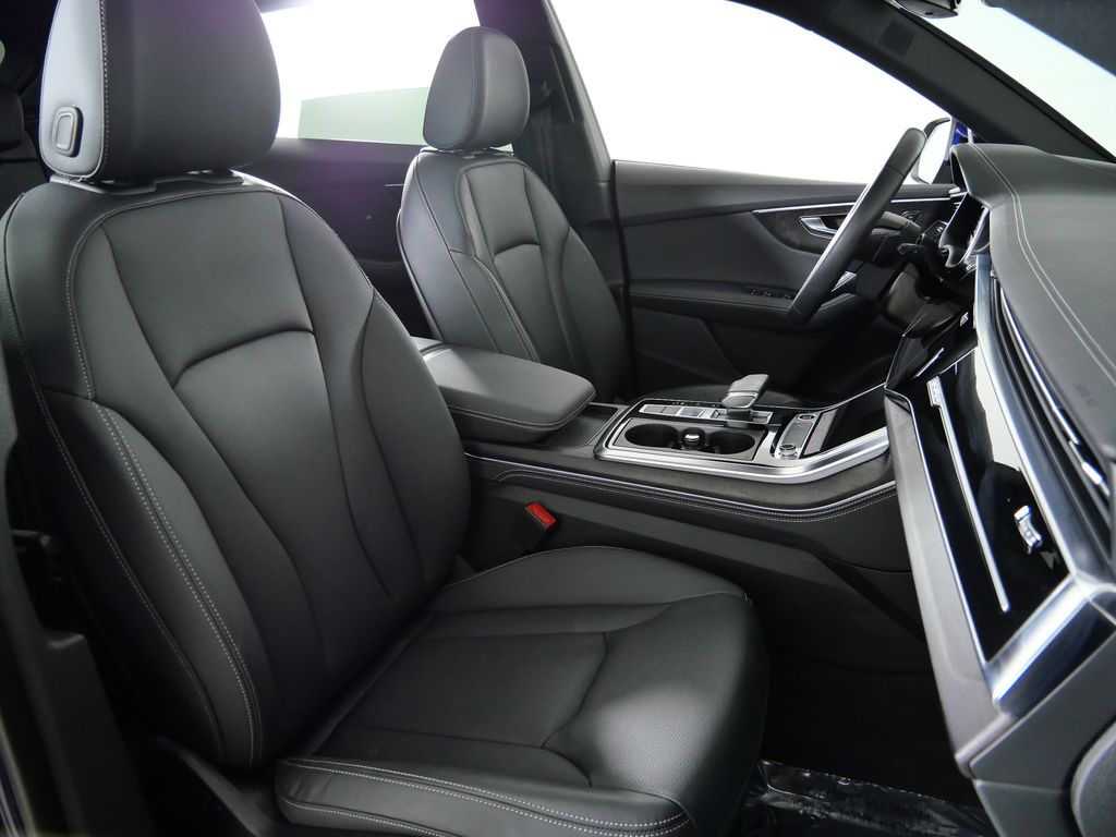 Thumbnail: 2023 Audi Q8 - 21