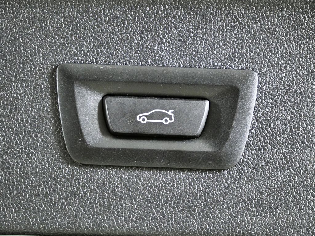 Thumbnail: 2023 BMW iX - 33